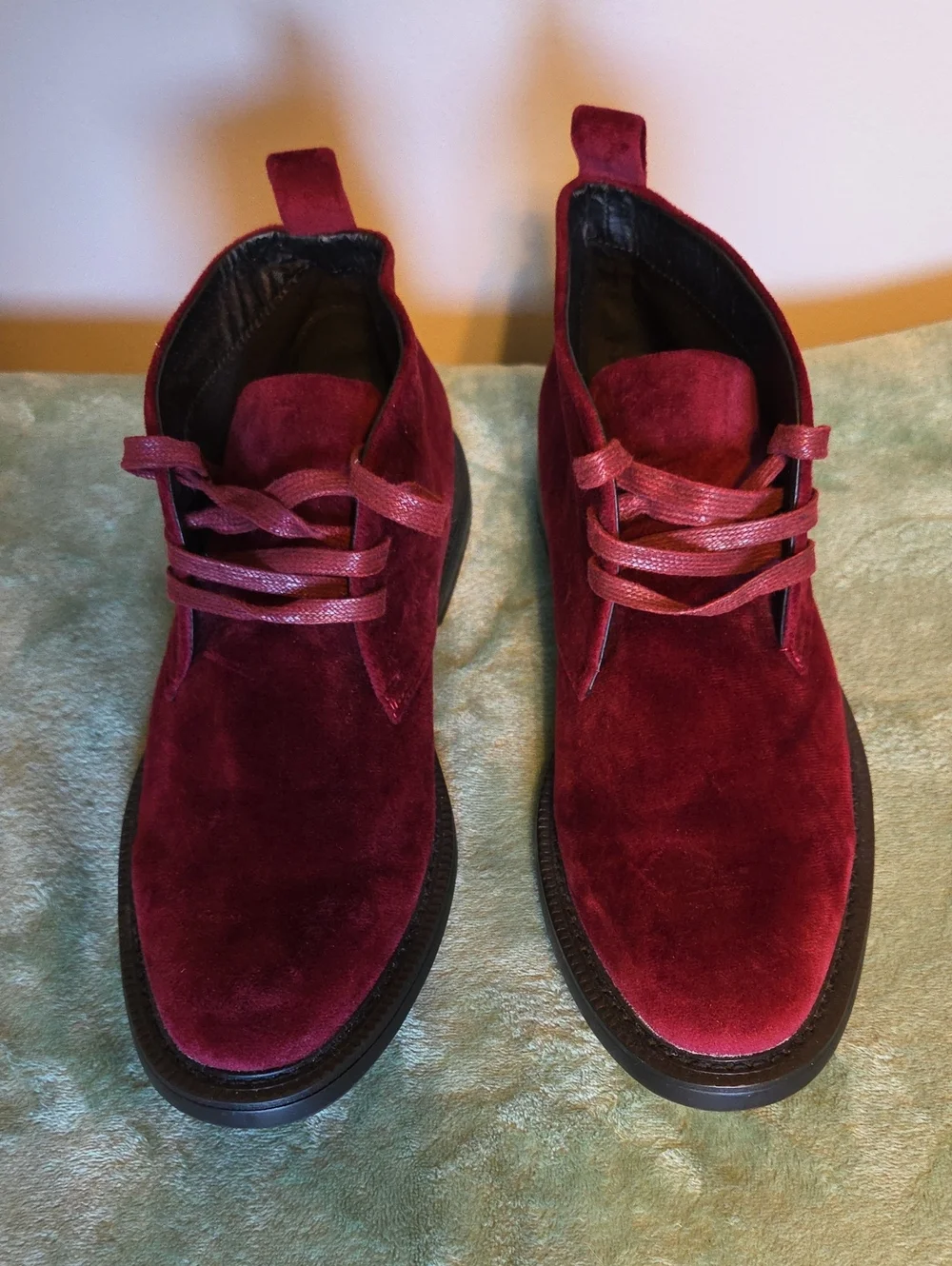 INC INTERNATIONAL CONCEPTS Men's Velvet Burgundy Chukka Boots